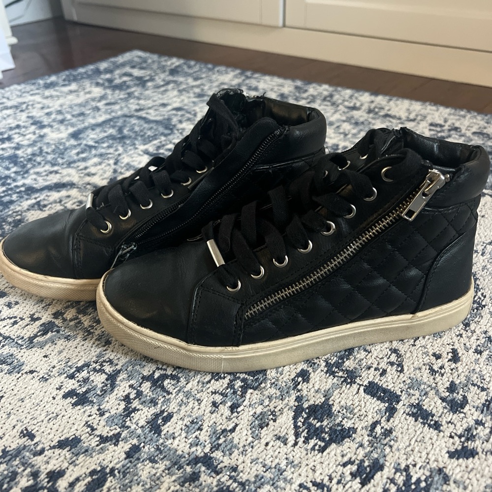 Steve Madden quilted zip up sneakers. Size US 7. Black. Like new.
